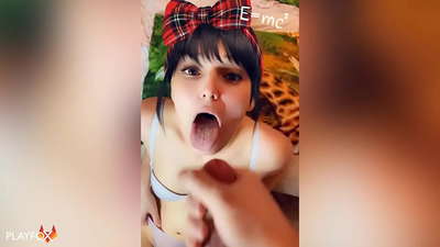 Yarinyar makarantar sakandire ta fara samun karo na farko a bakinta daga wani abokin karatunta